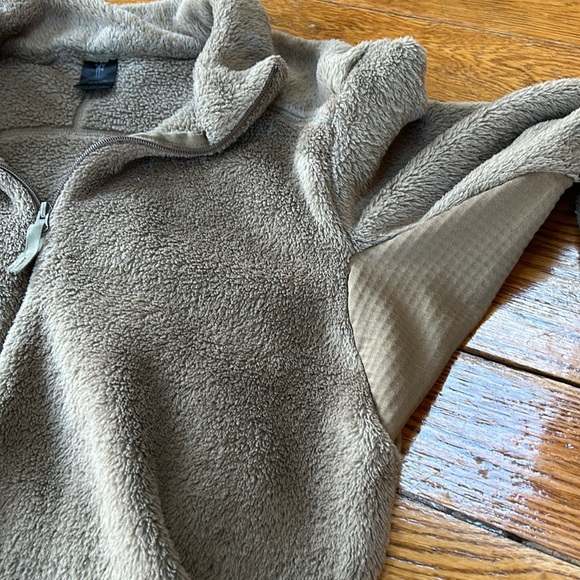 Polartec L3 tan half zip pullover jacket. Size Large. Good condition. - Picture 6 of 7